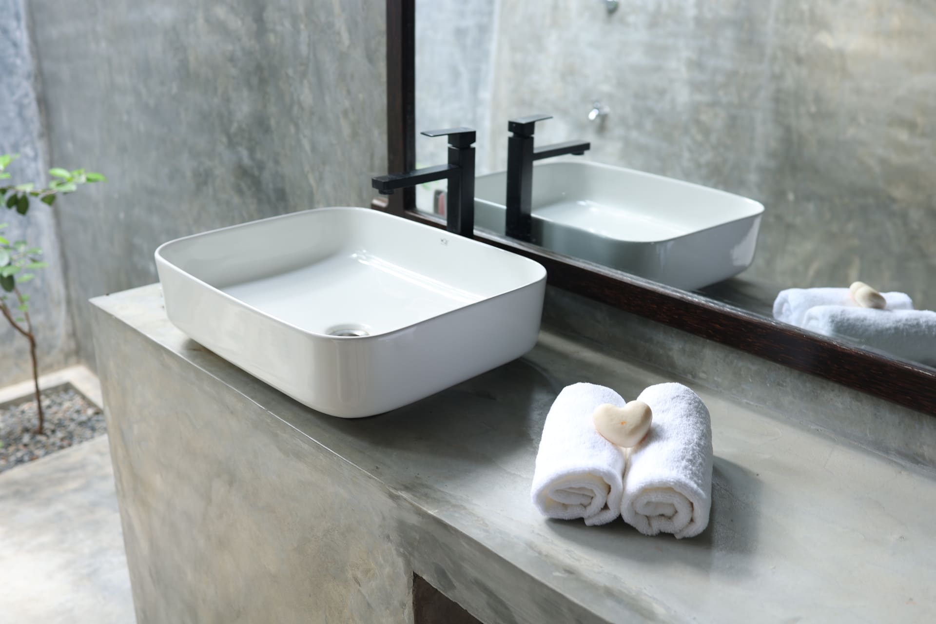 Open-air cottage bathroom at Aji Fruit Farm — natural light from above